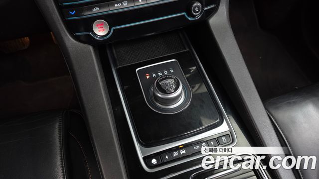Jaguar F-PACE 20d Prestige 2018 — фото 9