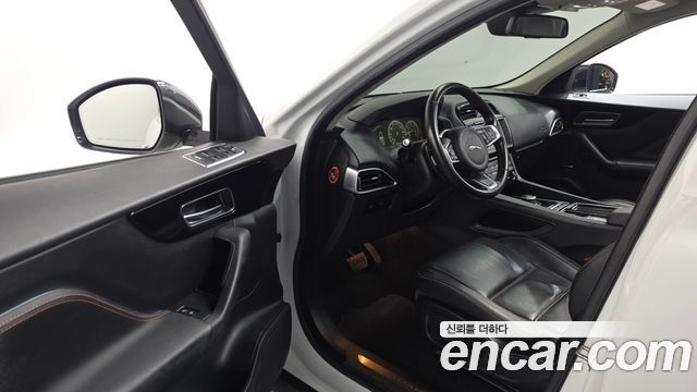 Jaguar F-PACE 20d Prestige 2018 — фото 10