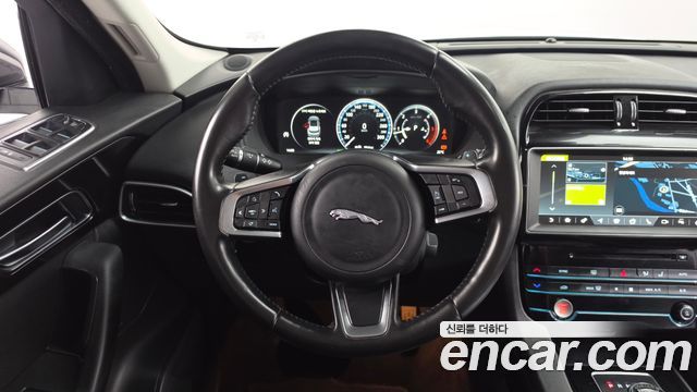 Jaguar F-PACE 20d Prestige 2018 — фото 13