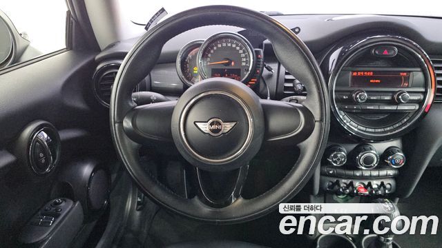 MINI Cooper D Standard 3rd 2015 — фото 13