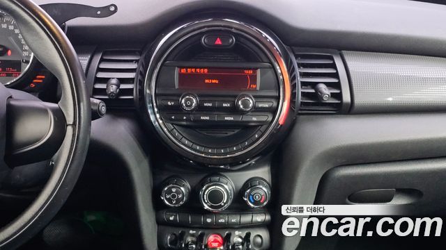 MINI Cooper D Standard 3rd 2015 — фото 15