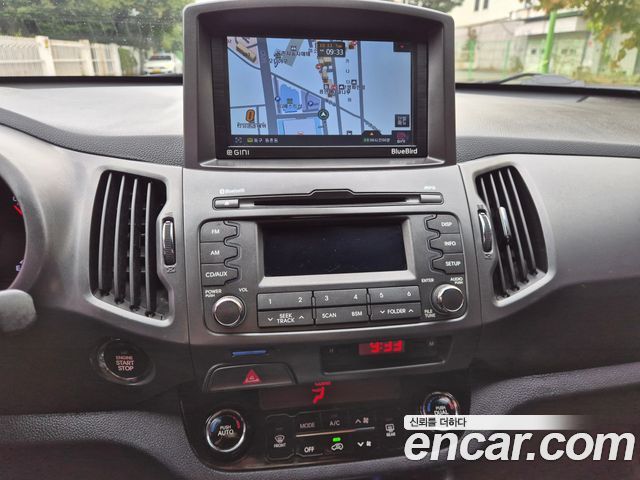 Kia Sportage R Diesel 2WD TLX High-Deluxe 2014 — фото 24