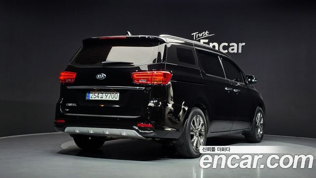 Kia Carnival 9-Seater Prstige 2020 — фото 2