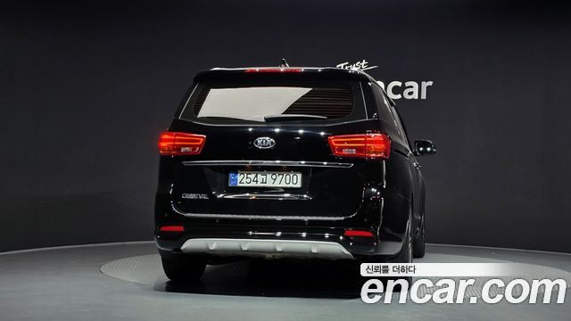 Kia Carnival 9-Seater Prstige 2020 — фото 4