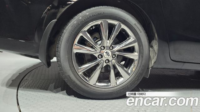 Kia Carnival 9-Seater Prstige 2020 — фото 5