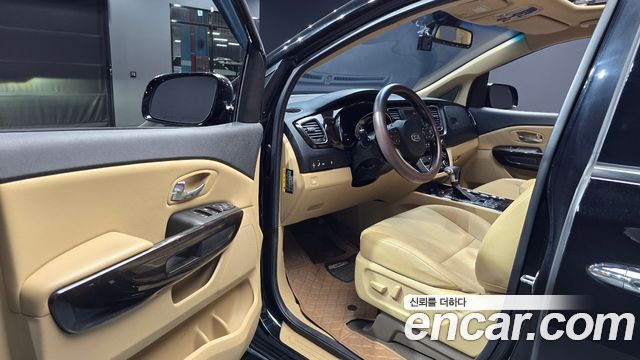 Kia Carnival 9-Seater Prstige 2020 — фото 10