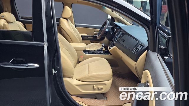 Kia Carnival 9-Seater Prstige 2020 — фото 11