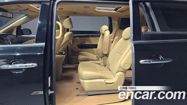 Kia Carnival 9-Seater Prstige 2020 — фото 12
