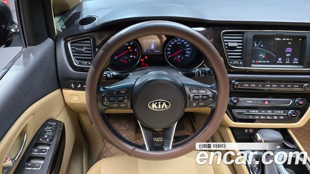 Kia Carnival 9-Seater Prstige 2020 — фото 13