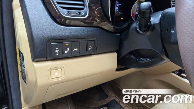 Kia Carnival 9-Seater Prstige 2020 — фото 19