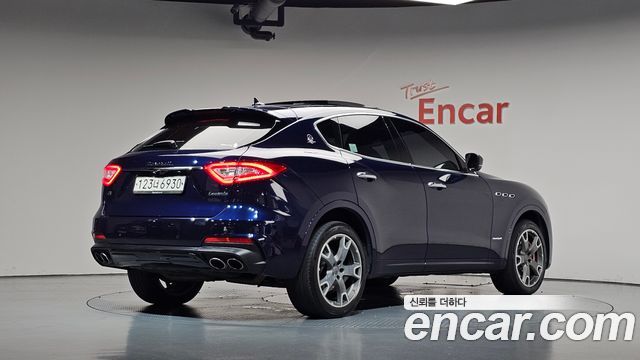 Maserati Levante 3.0 Diesel AWD GranSport 2019 — фото 2