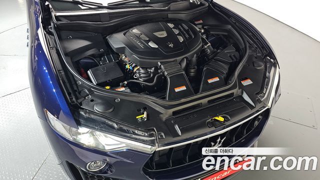Maserati Levante 3.0 Diesel AWD GranSport 2019 — фото 6