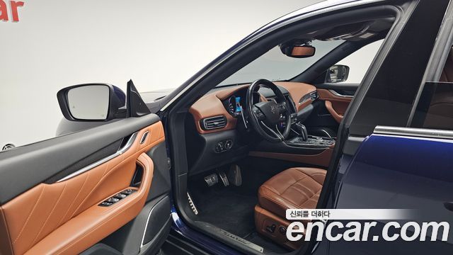 Maserati Levante 3.0 Diesel AWD GranSport 2019 — фото 10