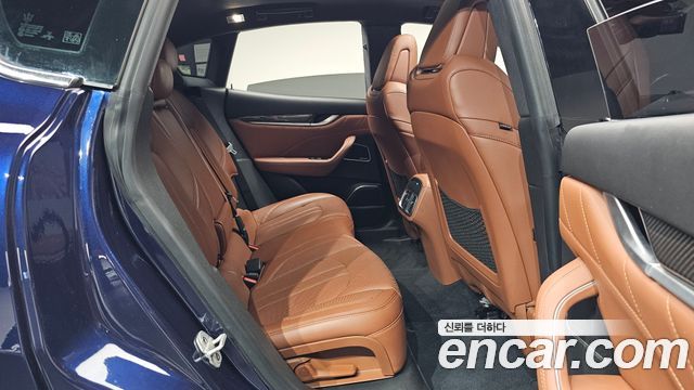 Maserati Levante 3.0 Diesel AWD GranSport 2019 — фото 11