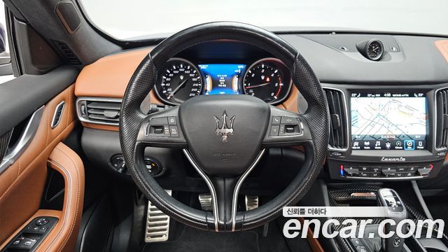 Maserati Levante 3.0 Diesel AWD GranSport 2019 — фото 13