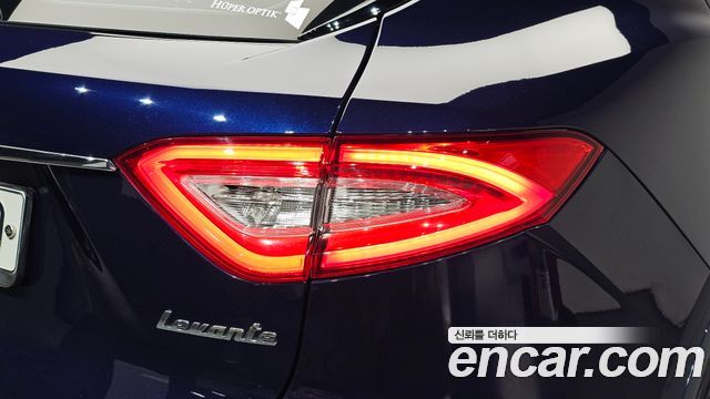Maserati Levante 3.0 Diesel AWD GranSport 2019 — фото 23