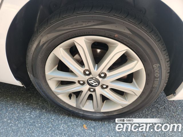 Hyundai Avante 1.6 GDi Modern Standard 2014 — фото 21