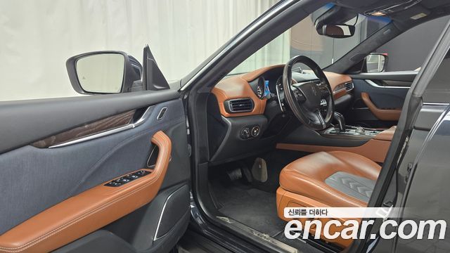 Maserati Levante 3.0 AWD GranLusso 2021 — фото 10