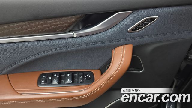 Maserati Levante 3.0 AWD GranLusso 2021 — фото 18