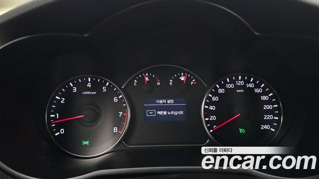 Kia Carens 2.0 LPi Luxury 2014 — фото 8
