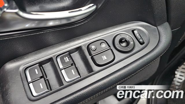 Kia Carens 2.0 LPi Luxury 2014 — фото 17