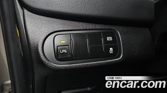Kia Carens 2.0 LPi Luxury 2014 — фото 18