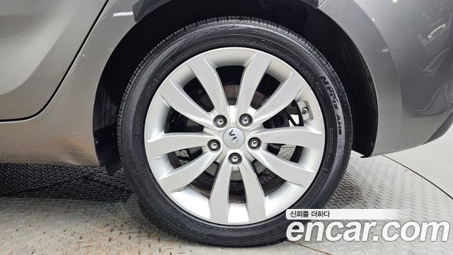 Kia Carens 2.0 LPi Luxury 2014 — фото 27