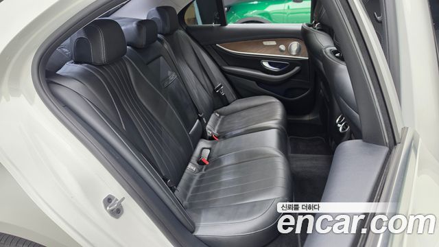 Mercedes-Benz E-Class (W213) E300 4MATIC Exclusive 2019 — фото 12