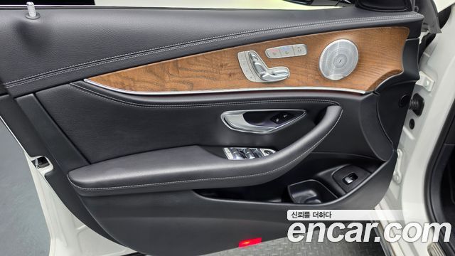 Mercedes-Benz E-Class (W213) E300 4MATIC Exclusive 2019 — фото 24