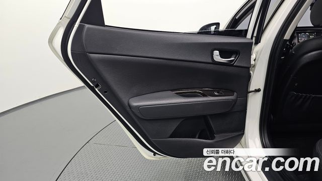 Kia K5 (II) 2.0 MX Prestige 2016 — фото 31