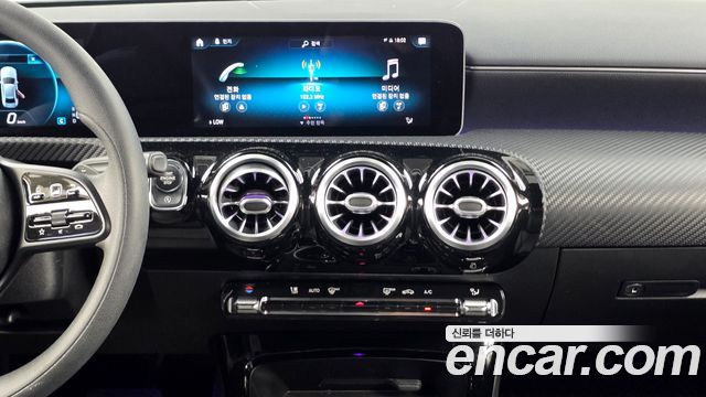 Mercedes-Benz A-Class (W177) A250 4MATIC Sedan 2020 — фото 14