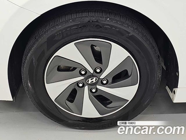 Hyundai Ioniq Hybrid I 2016 — фото 22