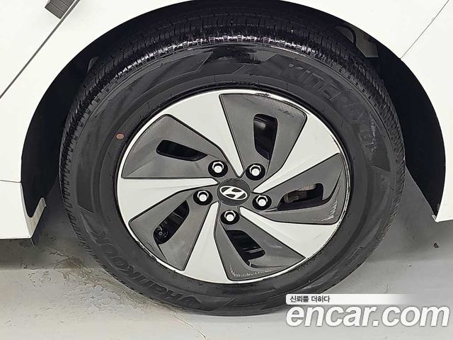 Hyundai Ioniq Hybrid I 2016 — фото 23