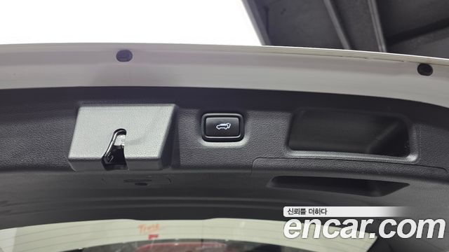 Hyundai Santa Fe HEV 1.6 2WD Exclusive 2023 — фото 16