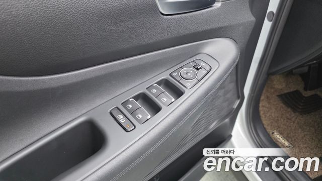 Hyundai Santa Fe HEV 1.6 2WD Exclusive 2023 — фото 30