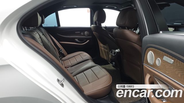 Mercedes-Benz E-Class (W213) E220d 4MATIC Exclusive 2023 — фото 12