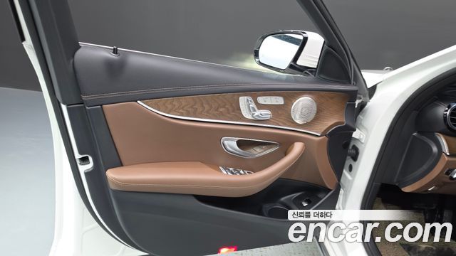 Mercedes-Benz E-Class (W213) E220d 4MATIC Exclusive 2023 — фото 24
