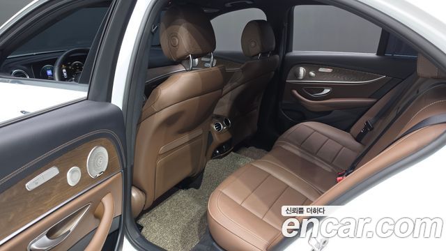 Mercedes-Benz E-Class (W213) E220d 4MATIC Exclusive 2023 — фото 26