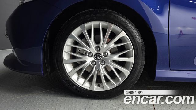 Toyota Camry (XV70) 2.5 XLE Hybrid 2018 — фото 5