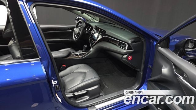 Toyota Camry (XV70) 2.5 XLE Hybrid 2018 — фото 11