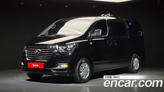 Hyundai Grand Starex Van 5-Seater Modern