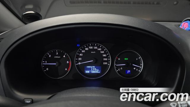 Hyundai Grand Starex Van 5-Seater Modern 2020 — фото 8