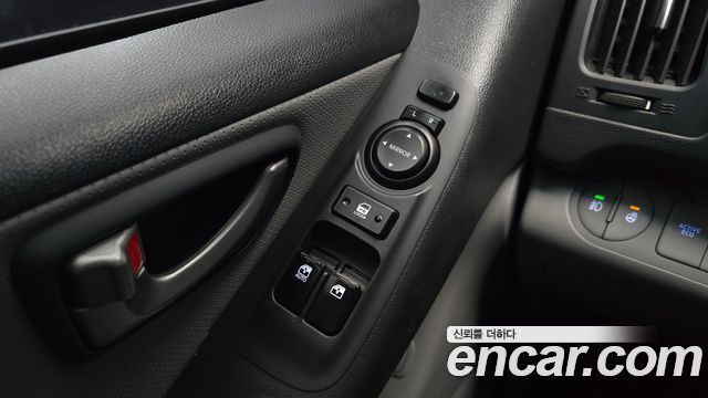 Hyundai Grand Starex Van 5-Seater Modern 2020 — фото 18