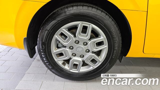 Hyundai Staria L3.5  Kinder Safety Car 15-Seater 2023 — фото 5