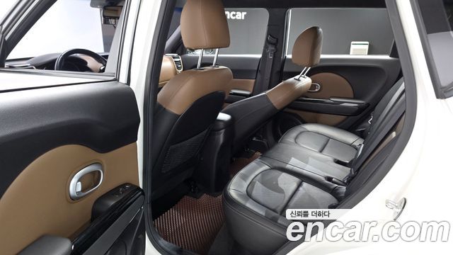 Kia Soul 1.6 GDi Noblesse 2015 — фото 15