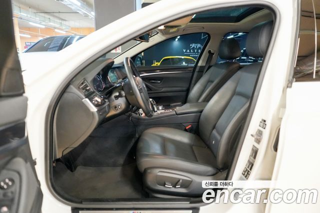 BMW 5 Series (F10) 520d xDrive M Aero Dynamic 2016 — фото 15