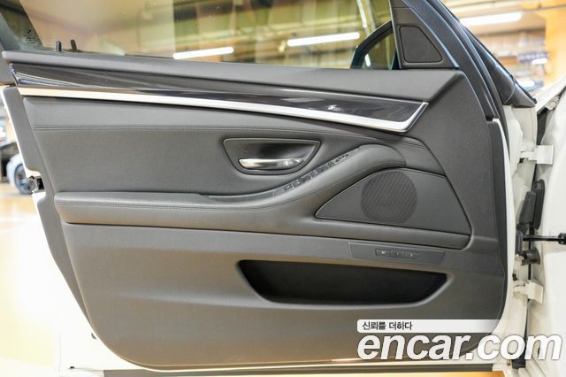 BMW 5 Series (F10) 520d xDrive M Aero Dynamic 2016 — фото 16
