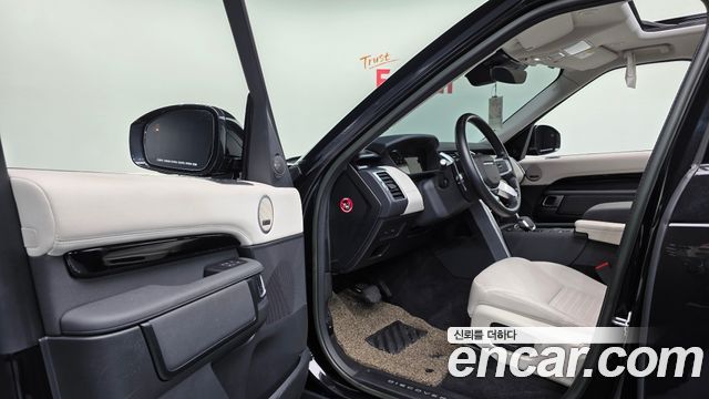 Land Rover Discovery 5 2.0 P300 SE 2023 — фото 10