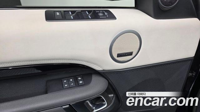 Land Rover Discovery 5 2.0 P300 SE 2023 — фото 20