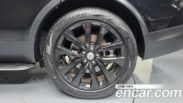 Land Rover Discovery 5 2.0 P300 SE 2023 — фото 21